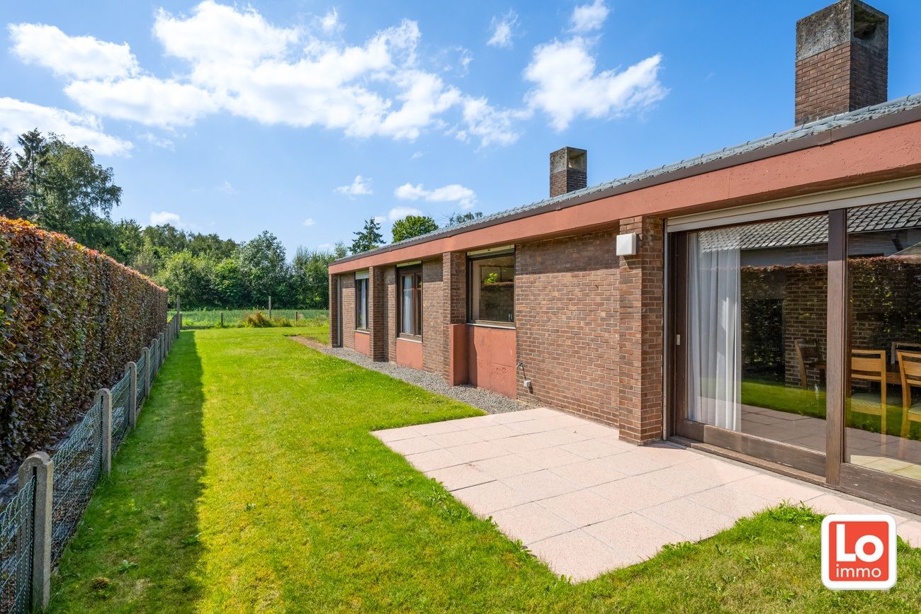 VERKOCHT! Degelijke te renoveren gelijkvloerse woning met afzonderlijke dubbele garage op een toplocatie nabij het centrum van Destelbergen. foto 4