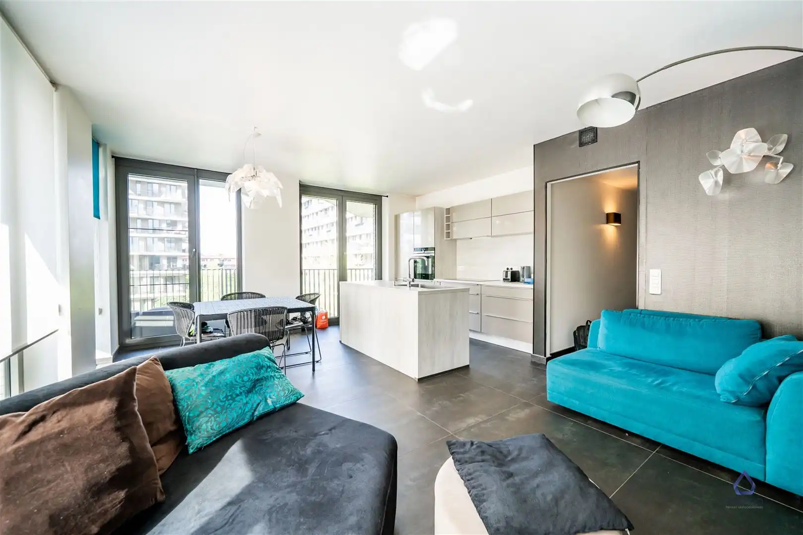 Modern en gemeubeld appartement met zonnig terras  foto 4