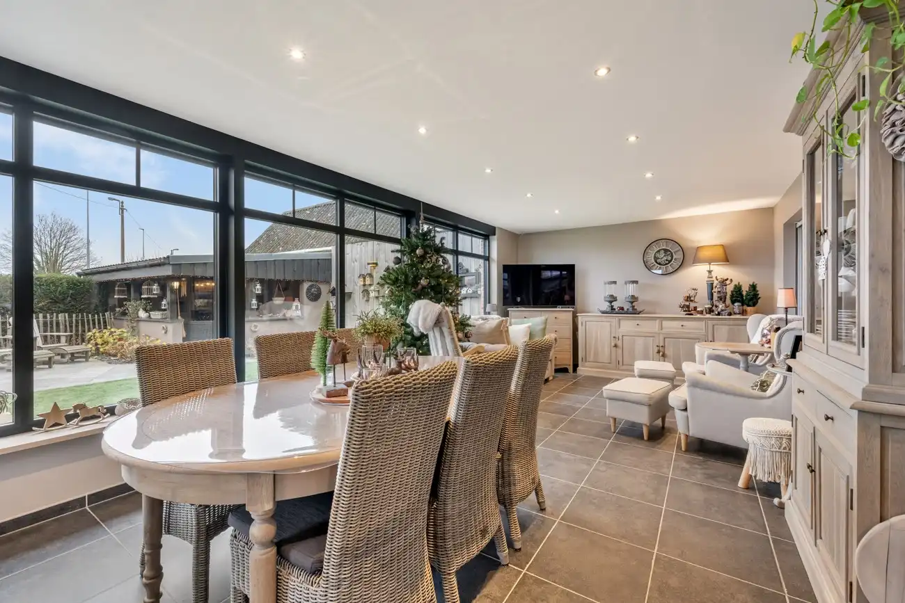 Luxueus vernieuwde 3-gevel woning op toplocatie. foto 6