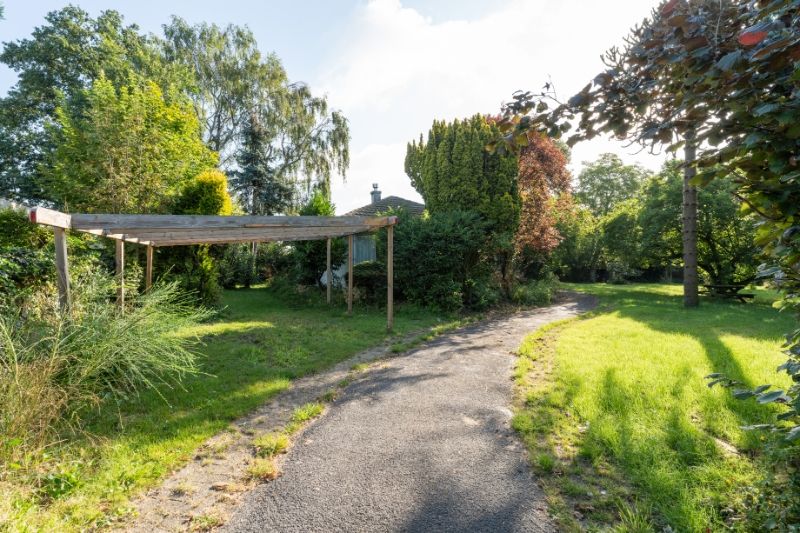 Hoofdfoto van de publicatie: Charmante woning gelegen in een groene oase nabij het centrum van Evergem.