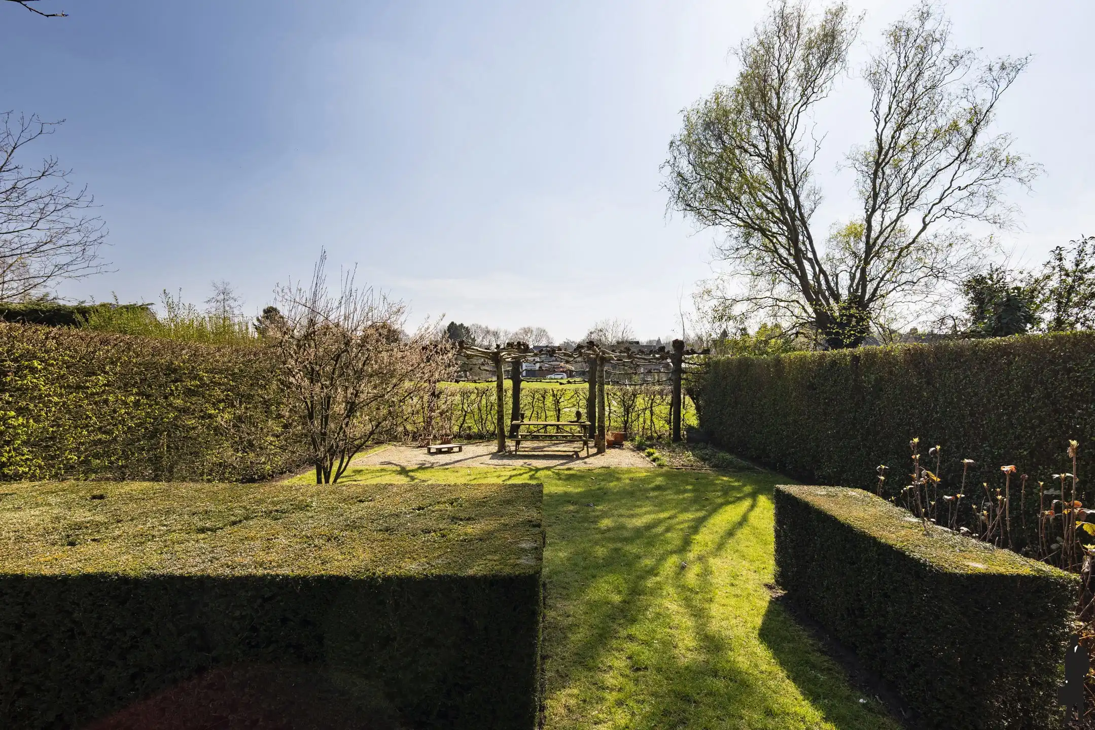 Ruime splitlevel woning, zuidgerichte tuin (ca. 522 m²) foto 4