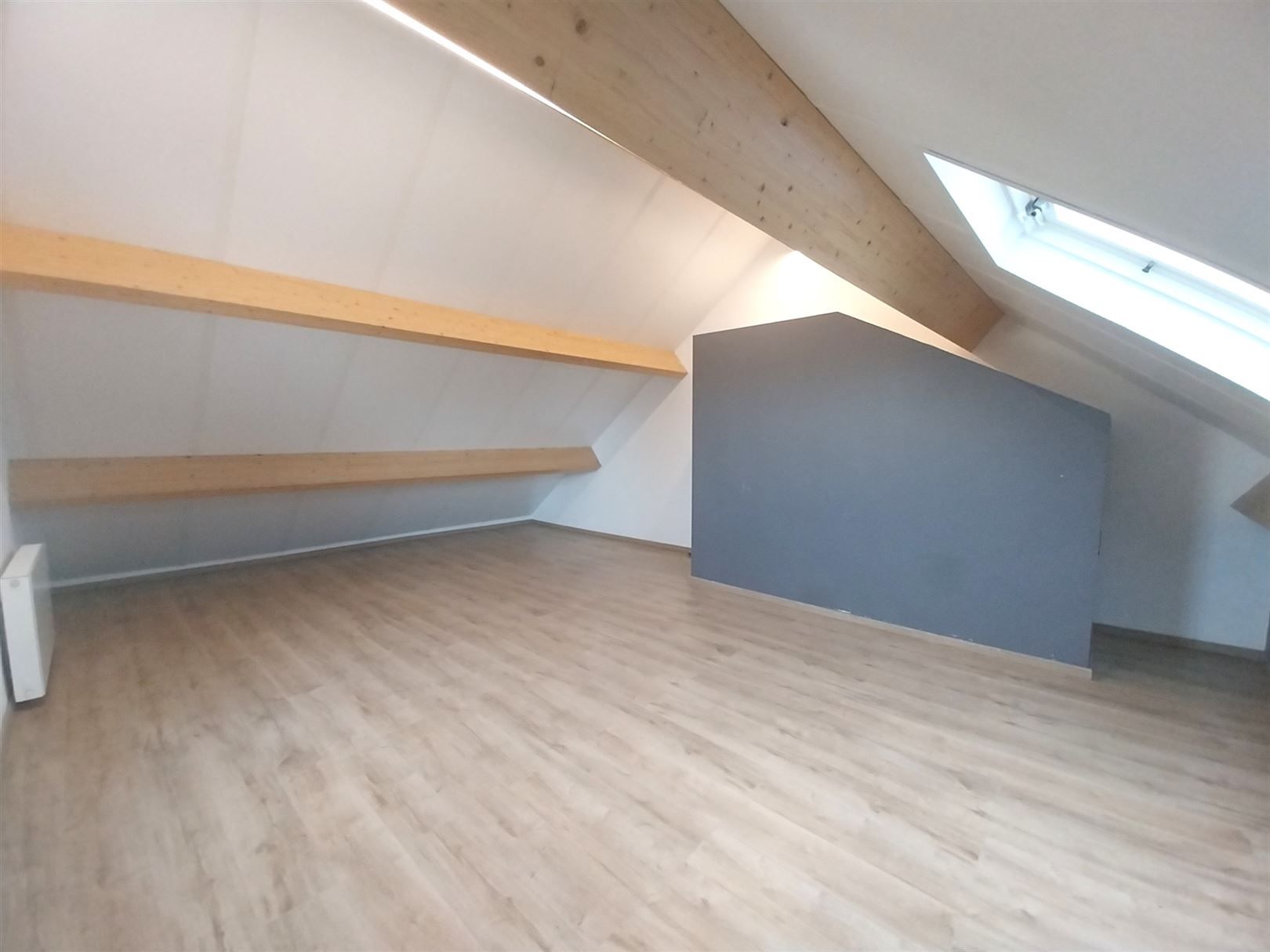 TE HUUR: Gerenoveerde halfopen bebouwing met 3 slaapkamers en ruime tuin! foto 26