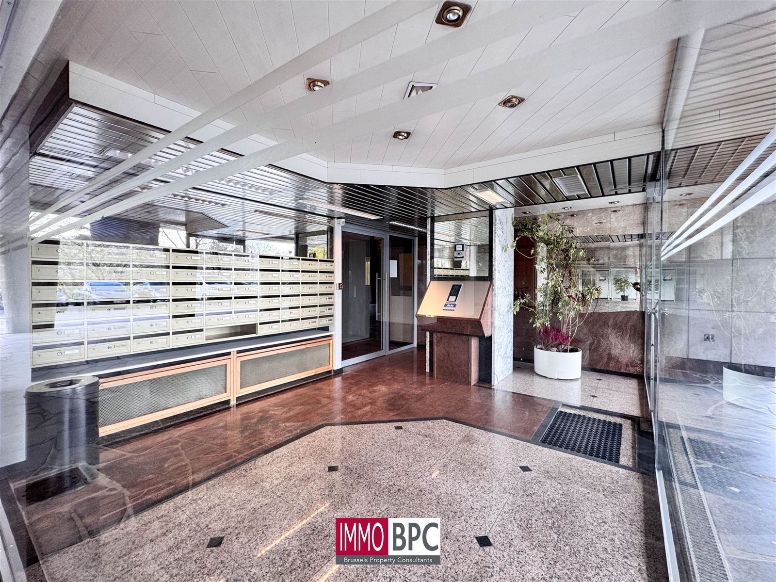 te renoveren appartement met groot terras! foto 18