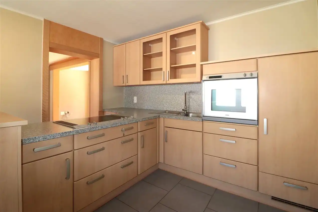 Handelswoonst met volledig uitgeruste frituur en appartement foto 21