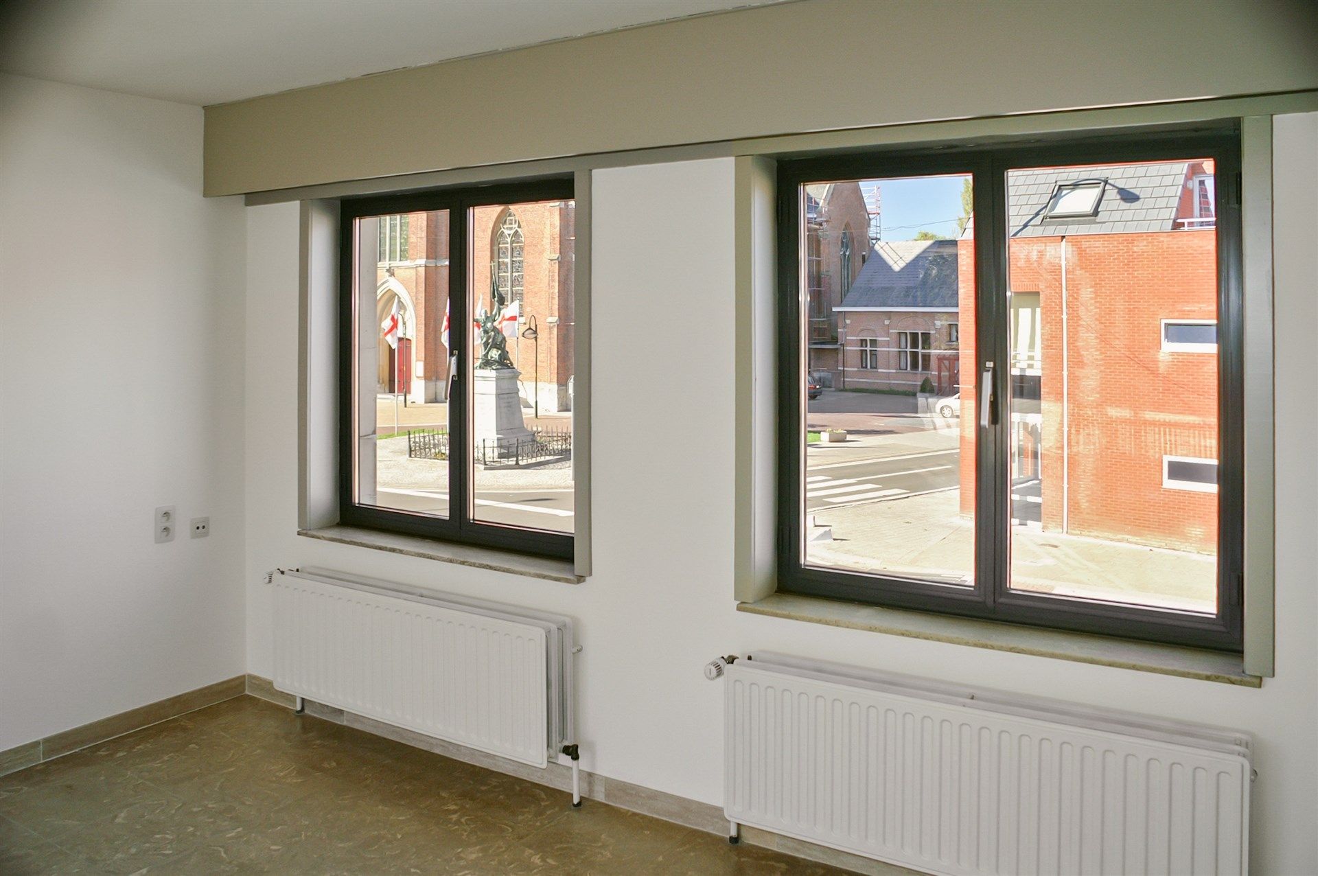 Handelspand met woonst, in centrum overmere met ruime parking en garage.  foto 21