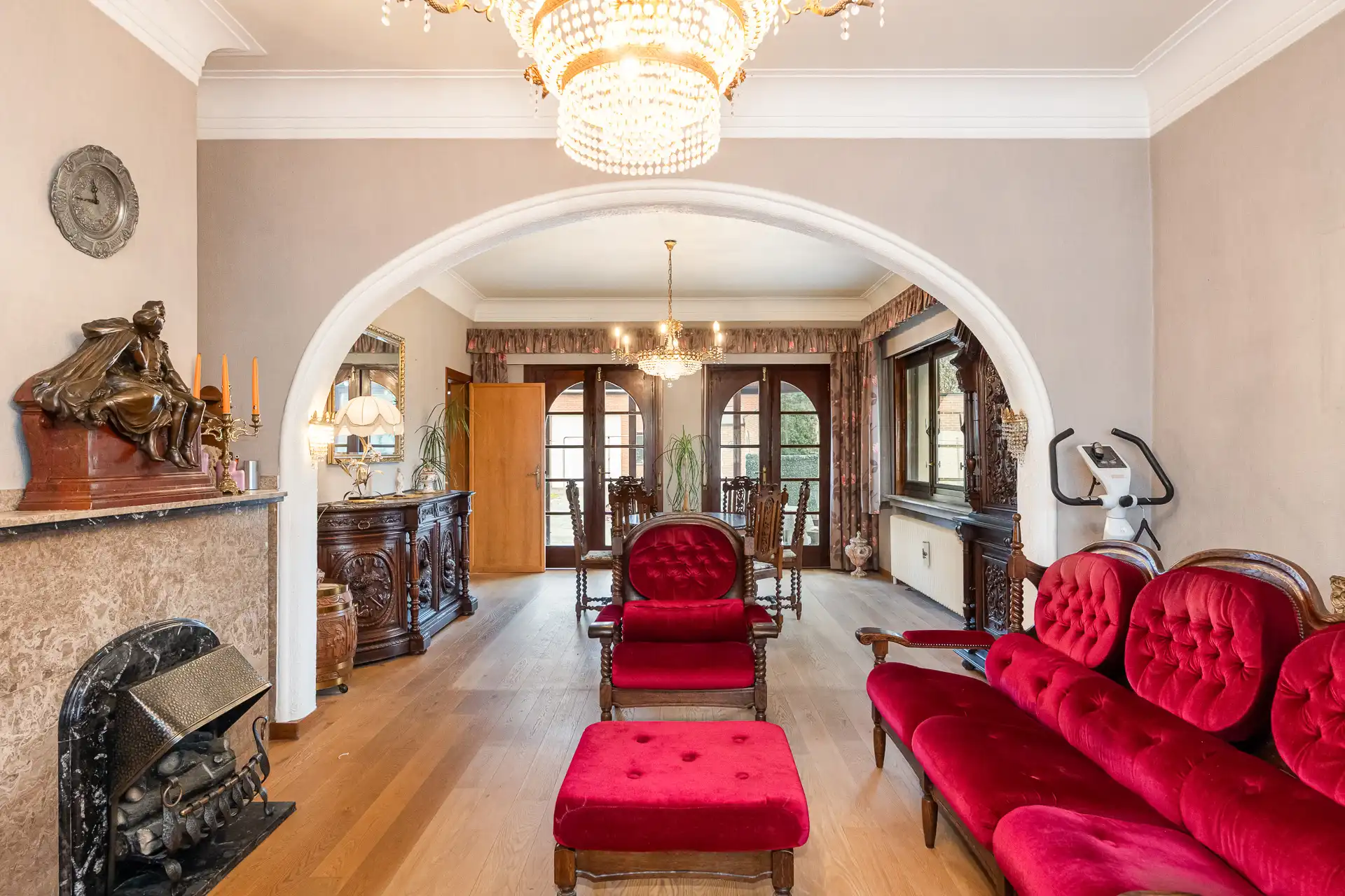 Ruime villa met garage en zwembad foto 9