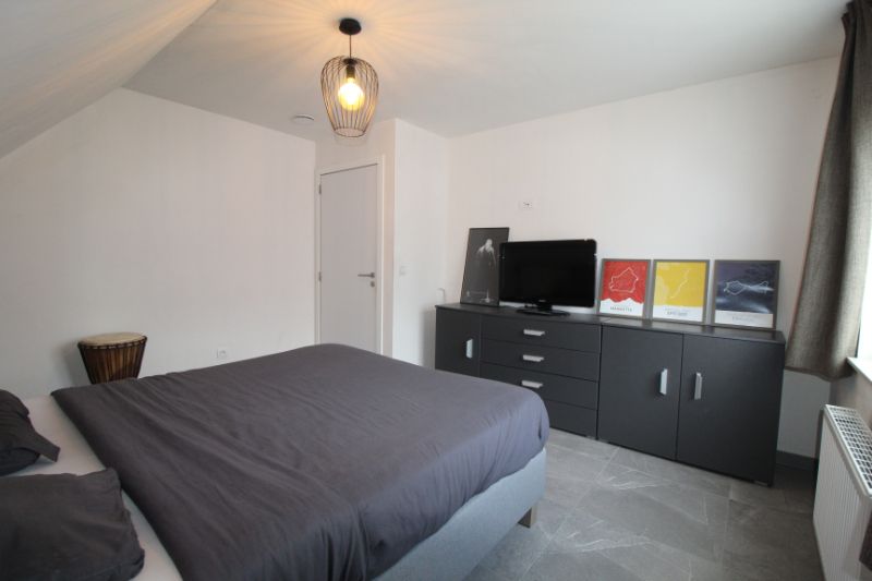 Recente hoekwoning bij centrum Poperinge foto 8