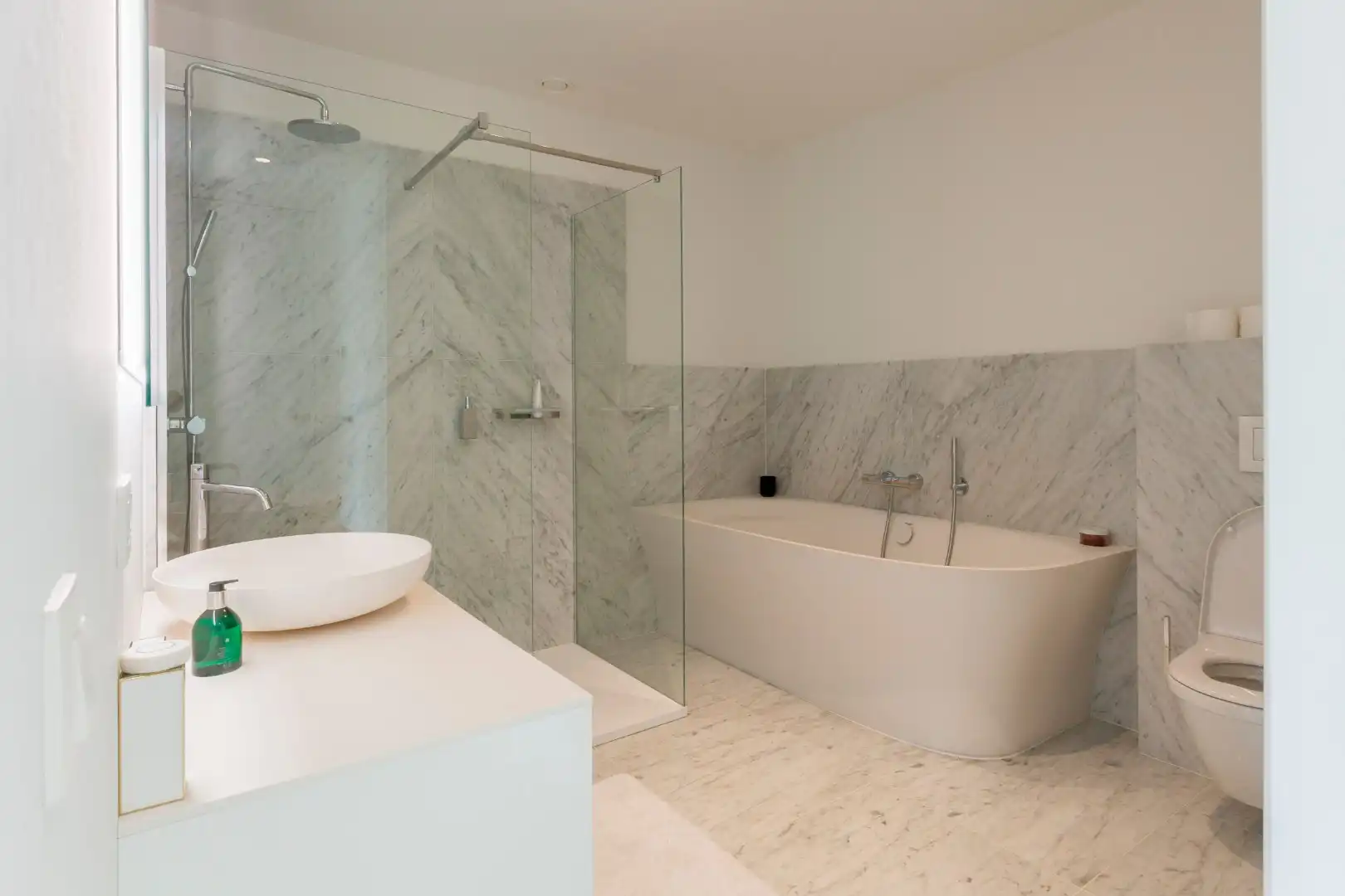Gemeubeld en luxueus appartement  met parking te Kouterdreef  foto 18