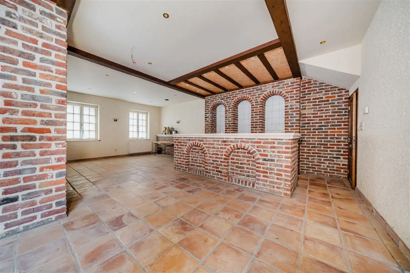 Handelscomplex met appartement in centrum Landen foto 5