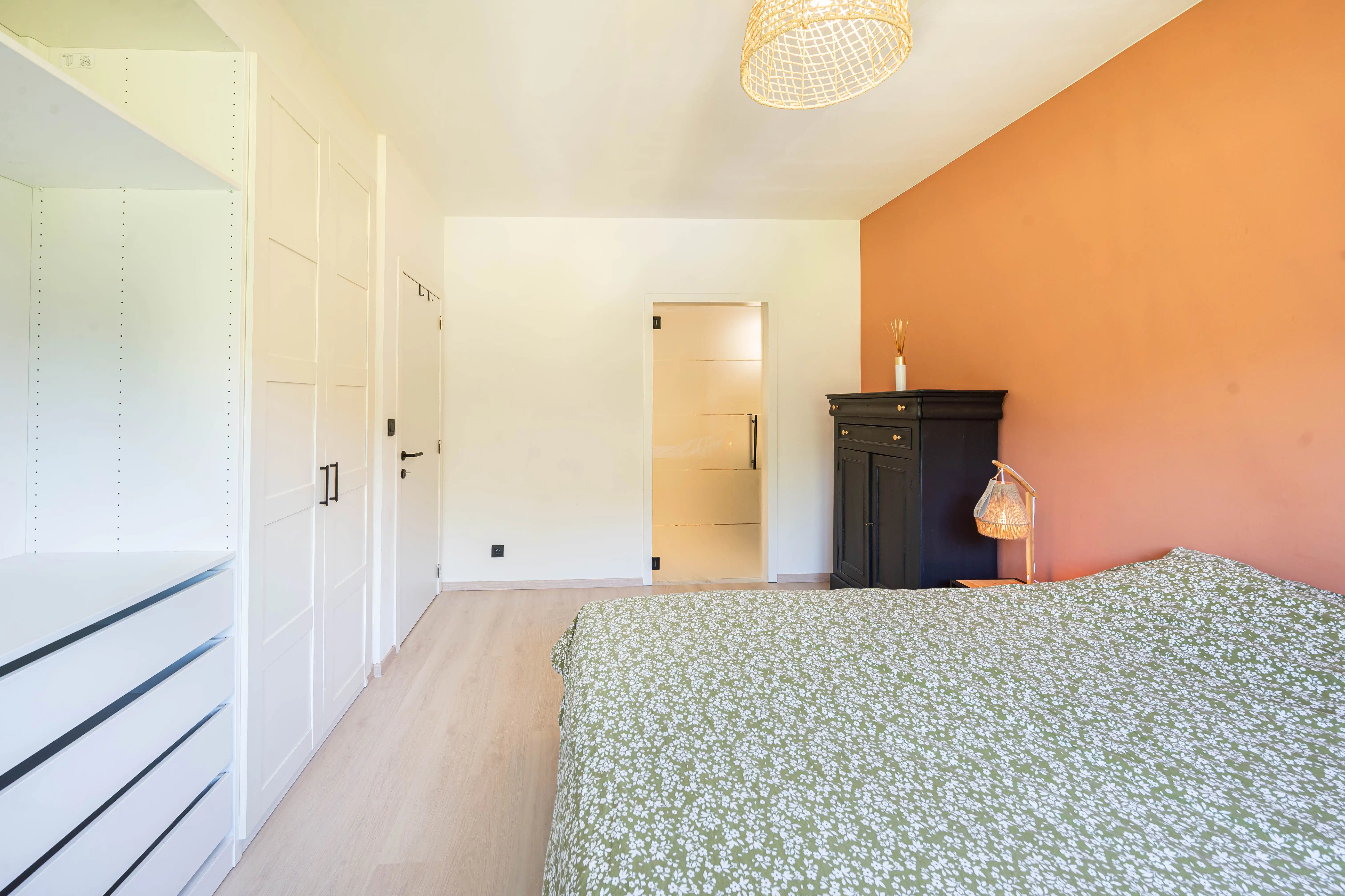 BEN-woning met 4 slaapkamers, 3 badkamers en groen uitzicht! foto 23