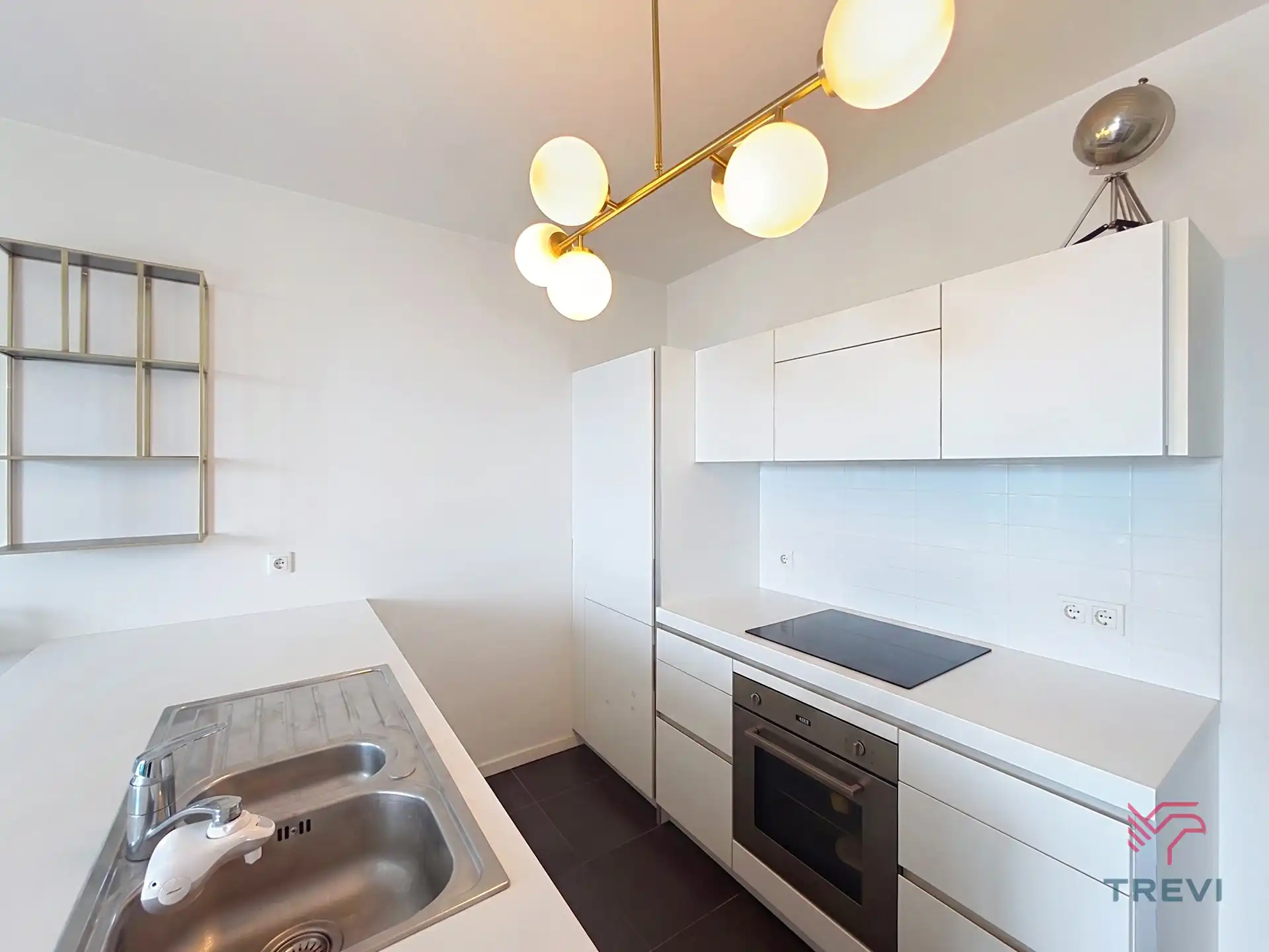 APPARTEMENT OP DE 21STE VERDIEPING IN DE EUROPESE WIJK ! foto 3