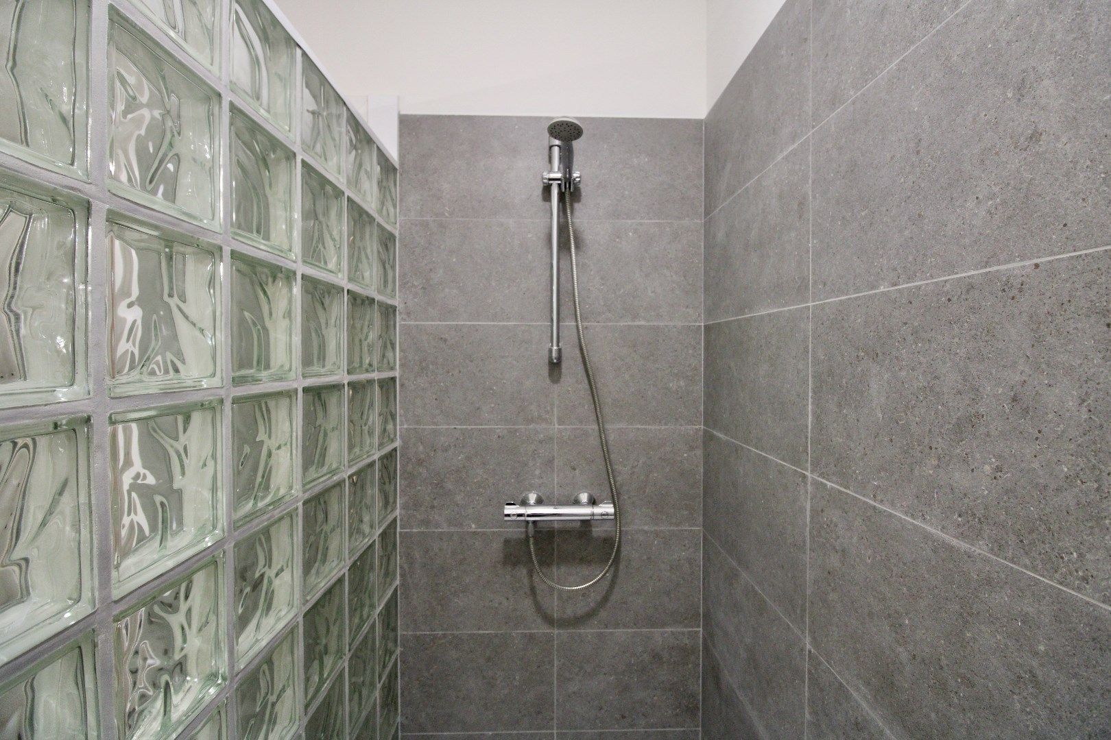 Energiezuinig, recent (2024), instapklaar 2-slpk gelijkvloersappartement foto 10