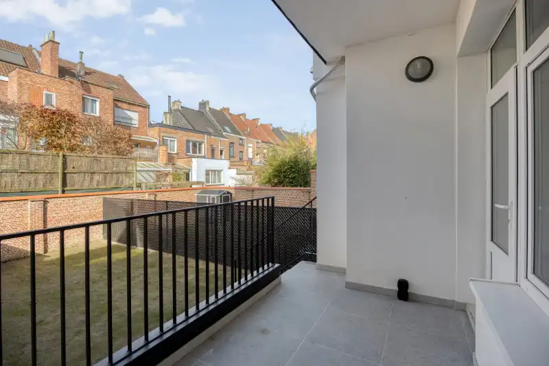 Volledig nieuw gerenoveerd gelijkvloers appartement foto 10