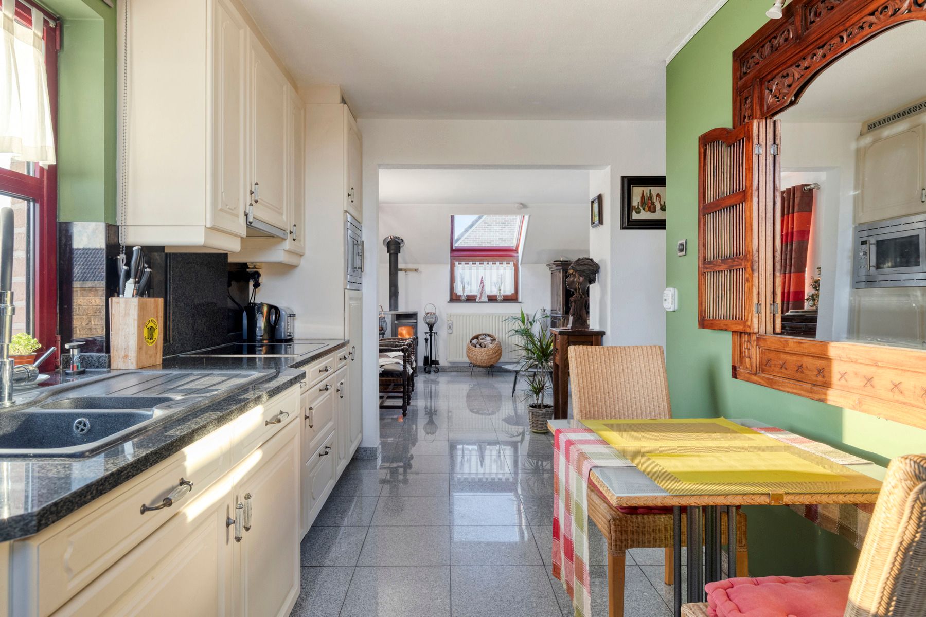 Prachtig alleenstaand 2-slaapkamer appartement met carport. foto 20