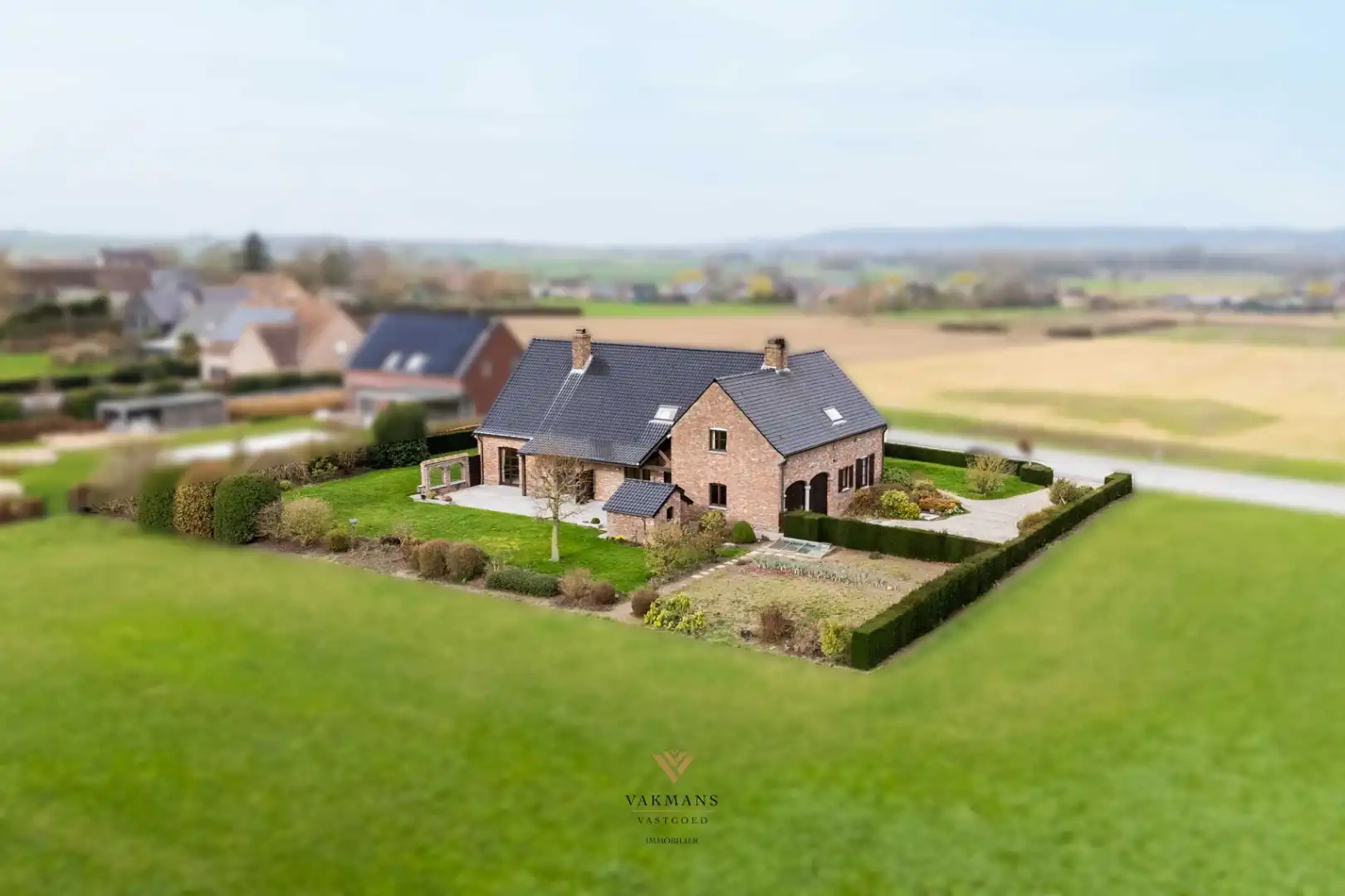 Elegante villa op 5000 m² op een gegeerde locatie foto 3