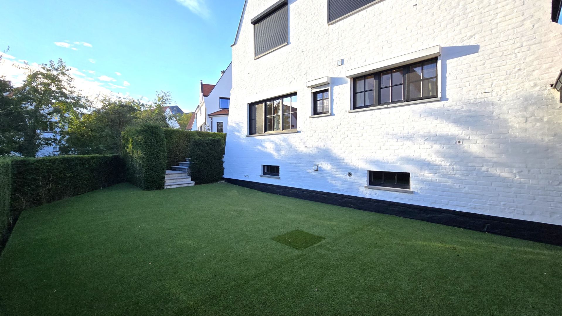 Charmante woning met 5 volwaardige slaapkamers, zonne terras en tuin met garagebox op enkele minuten van de zeedijk. foto 21