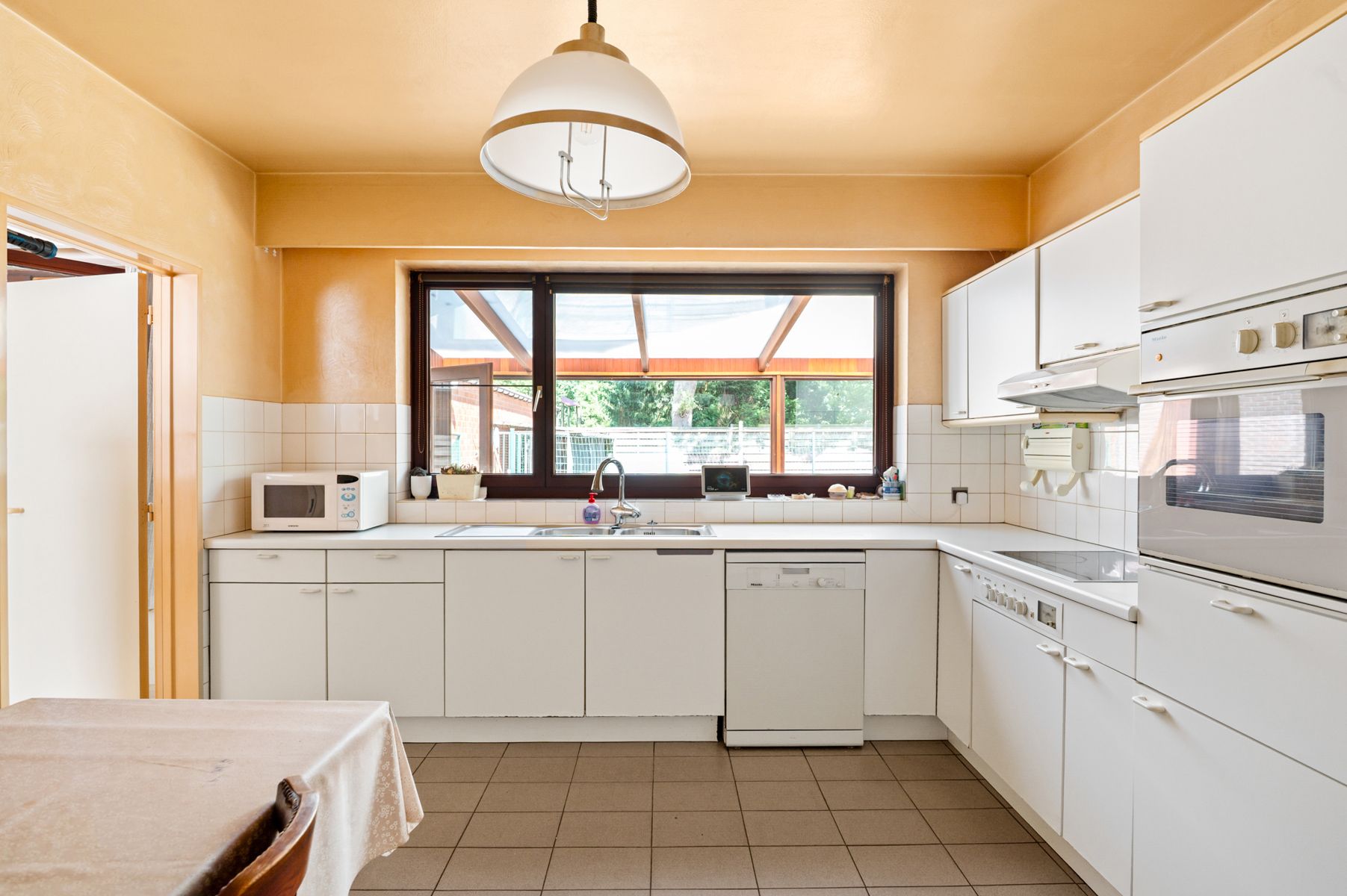 Ruime gezinswoning met bijgebouw en tuin op 694m2 grond foto 21