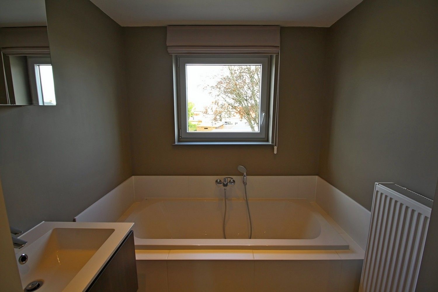 Ruim duplex appartement met 3 slaapkamers en garage! foto 10