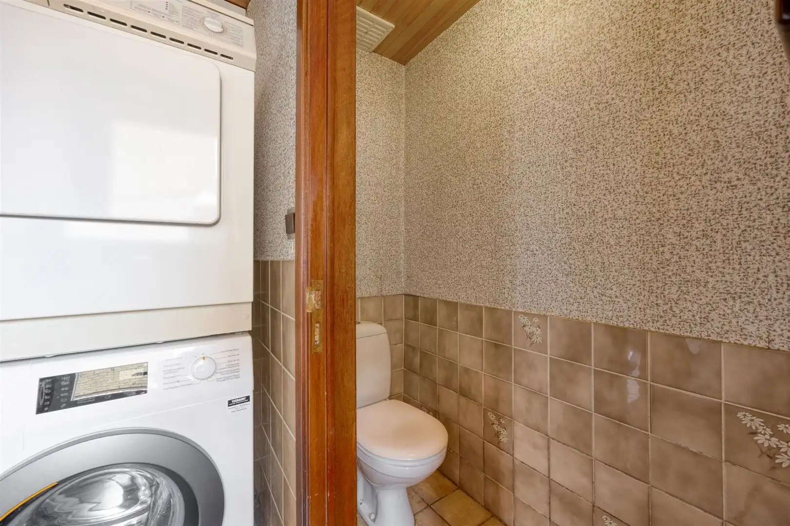 Te renoveren woning met zeer goede structuur en zijtoegang! foto 12