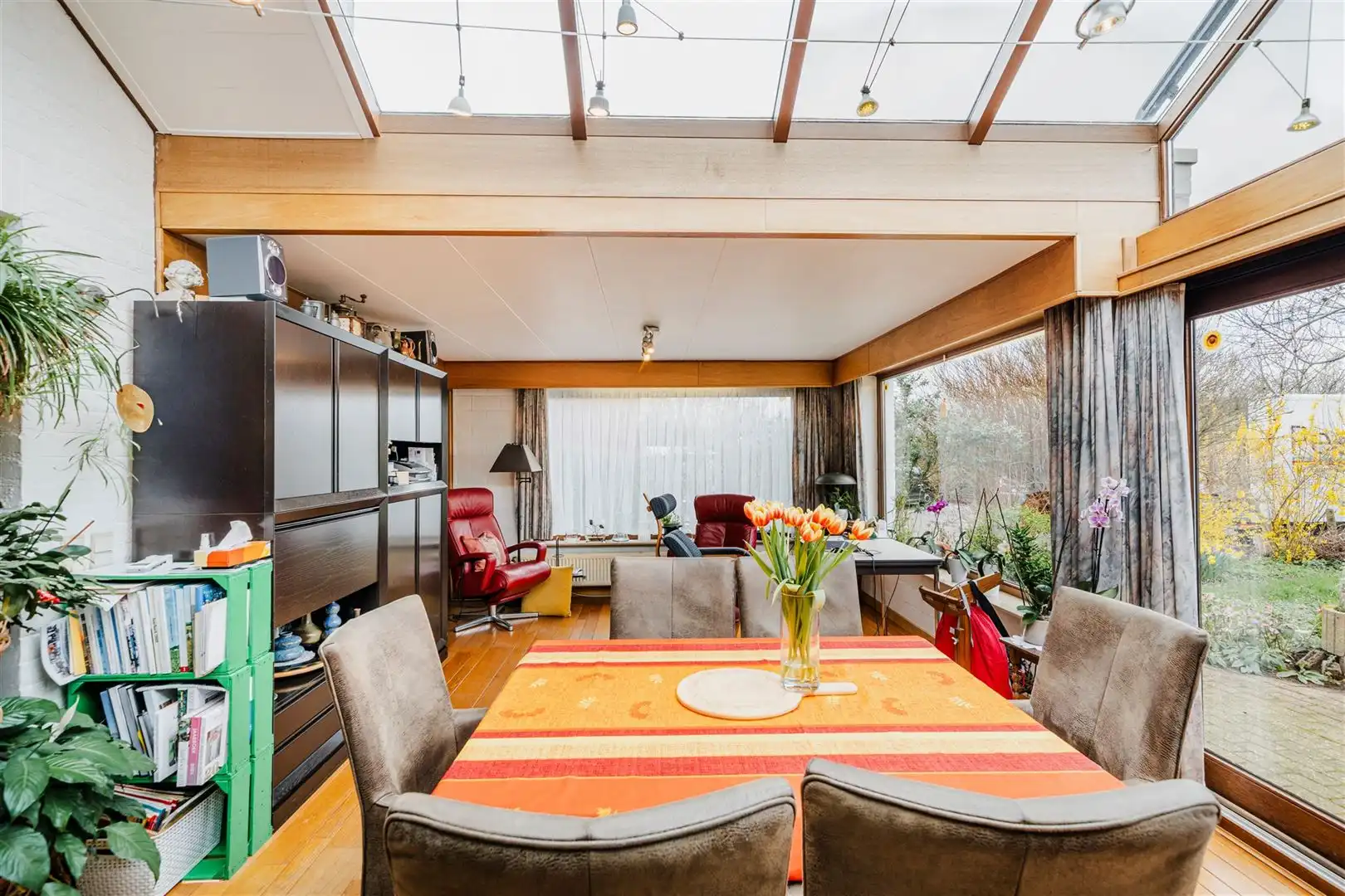 Commercieel uitstekend gelegen woning met tal van mogelijkheden foto 7