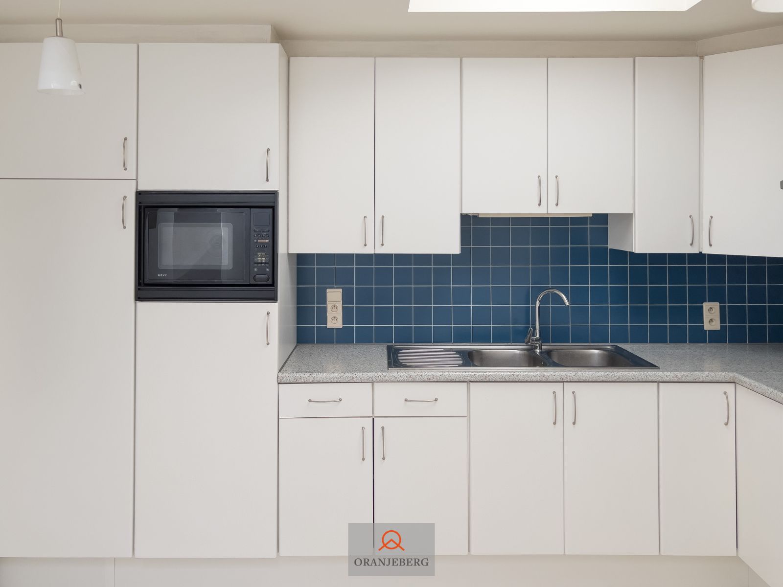 Ruime gerenoveerde burgerwoning nabij de Visserij foto 13