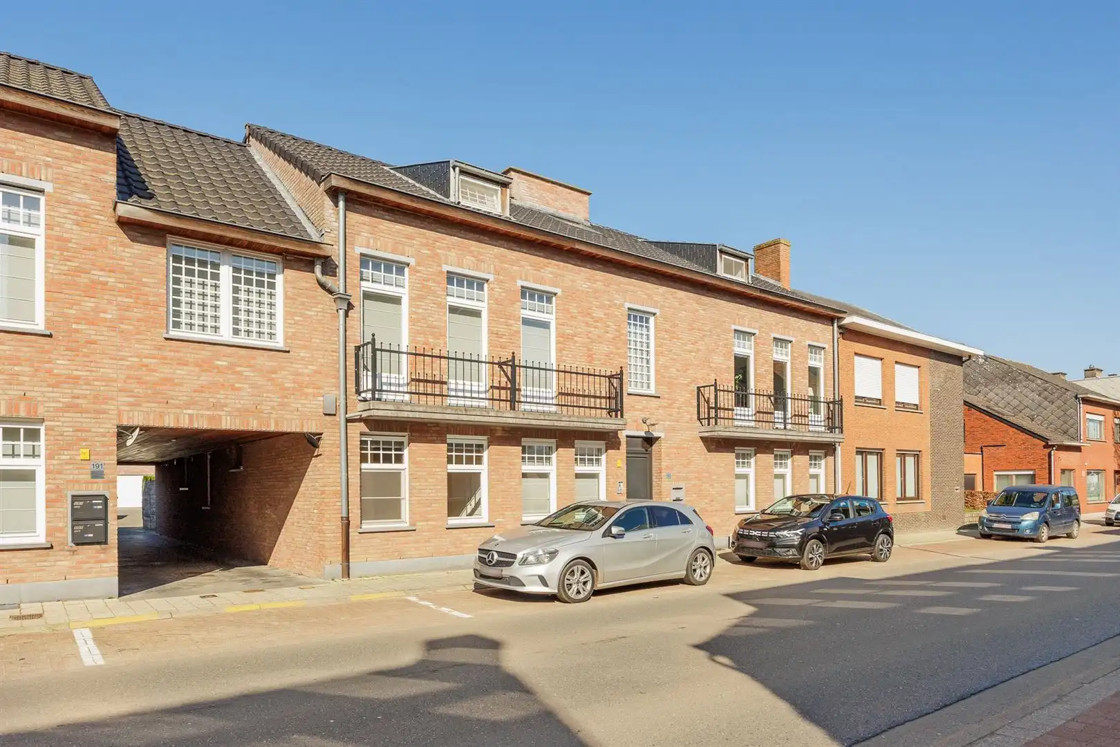 Gelijkvloers appartement met 2 slaapkamers en garage! foto {{pictureIndex}}