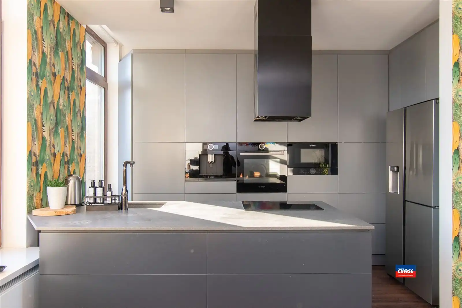 Bel-étage met 4 slaapkamers, 2 badkamers, kantoorruimte, garage en tuin. foto 5