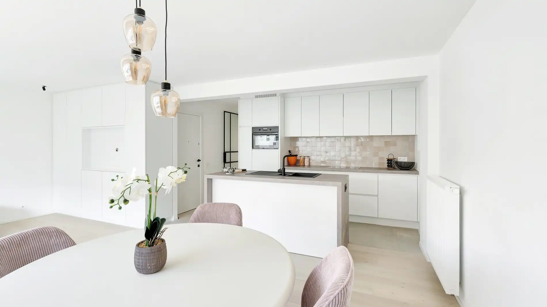 Luxueus gerenoveerd tweeslaapkamerappartement aan de vernieuwde boulevard van Heist foto 3