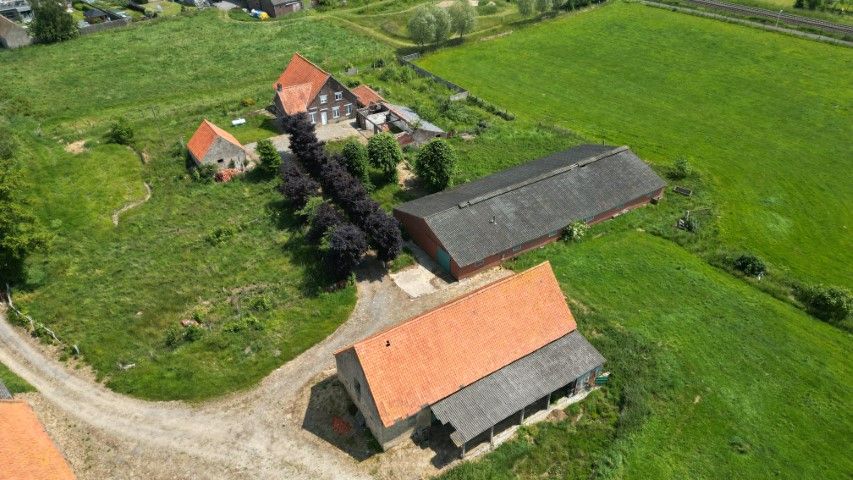 Idylissch gelegen hoeve met diverse bijgebouwen op 3ha foto 33