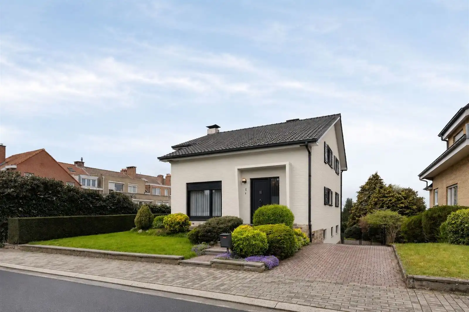 Charmante lichtrijke woning (251m²) met 4 slaapkamers + garage op een uitstekende locatie te Buizingen  foto 3