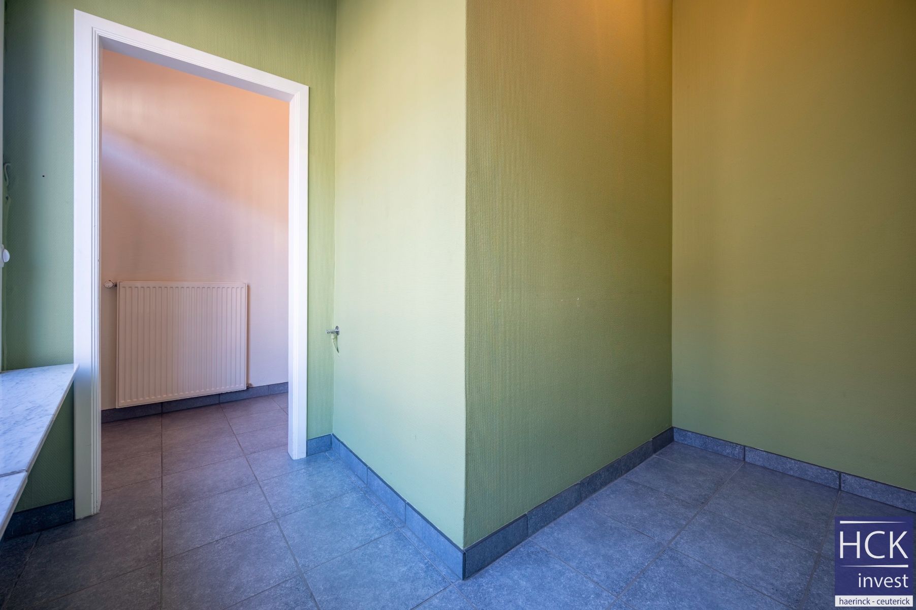 KRUISHOUTEM - Instapklare ruime burgerwoning met 4 SLPK. in centrum!! foto 3