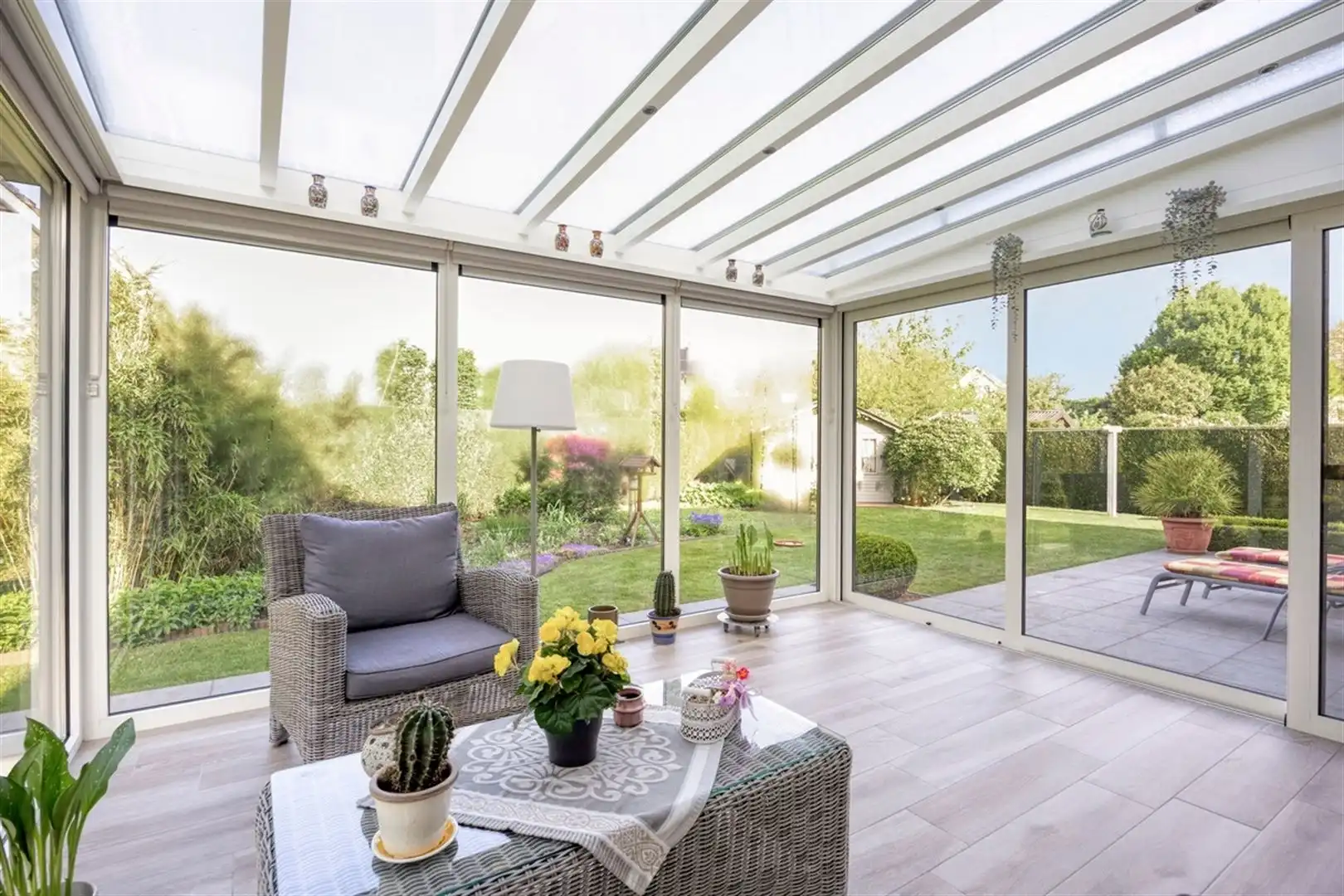 Rustig gelegen, goed onderhouden villa met 4 slaapkamers op 761 m². foto 11