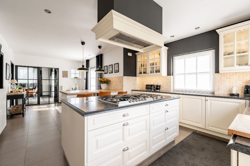 Charmante villa met zwembad, 5 slaapkamers in een rustige buurt! foto 8