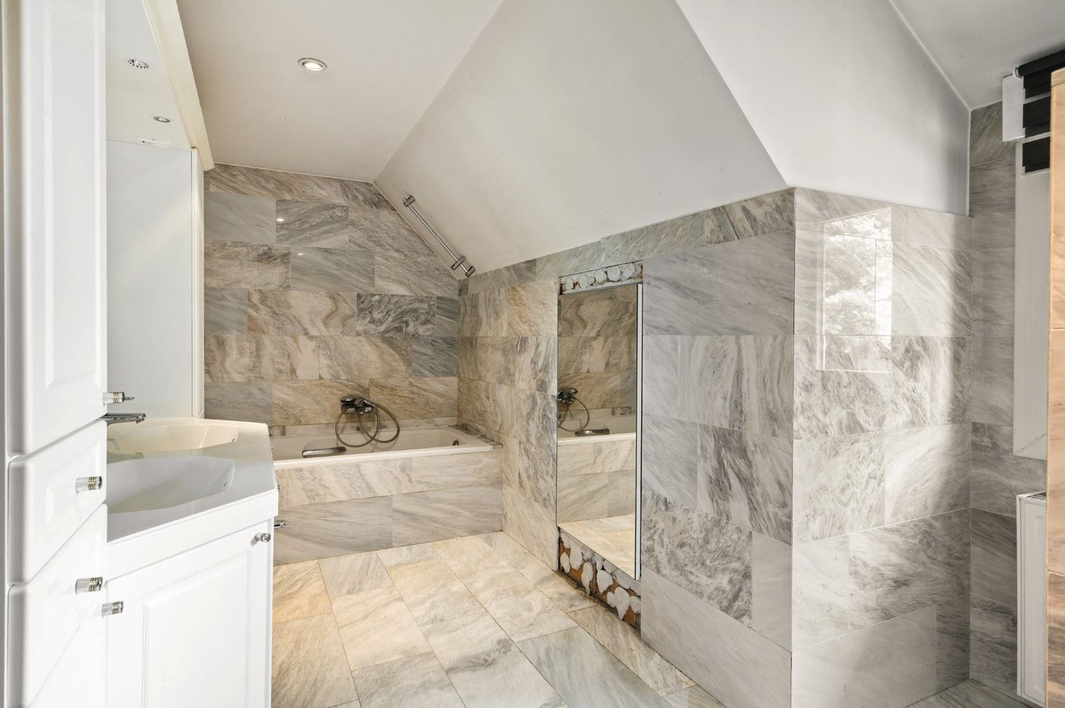 RUIME WONING OP PRACHTIG PERCEEL VAN 2.223 m²! foto 9