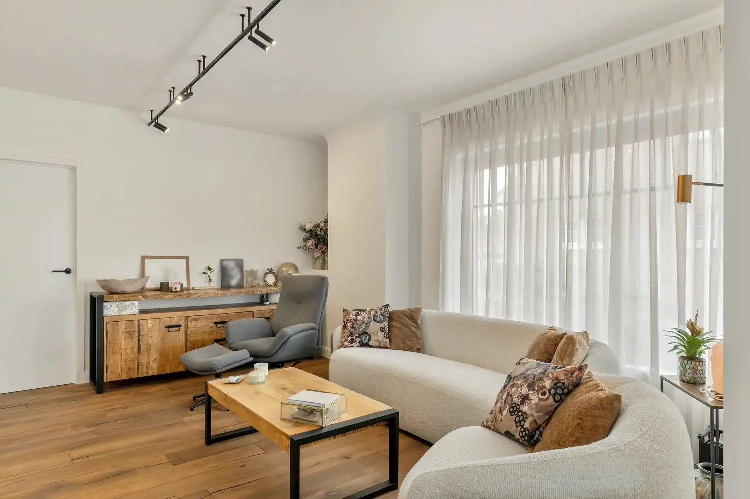 Instapklare gezinswoning met 4 slaapkamers op een perceel van 897 m² nabij het centrum van Itegem foto 6