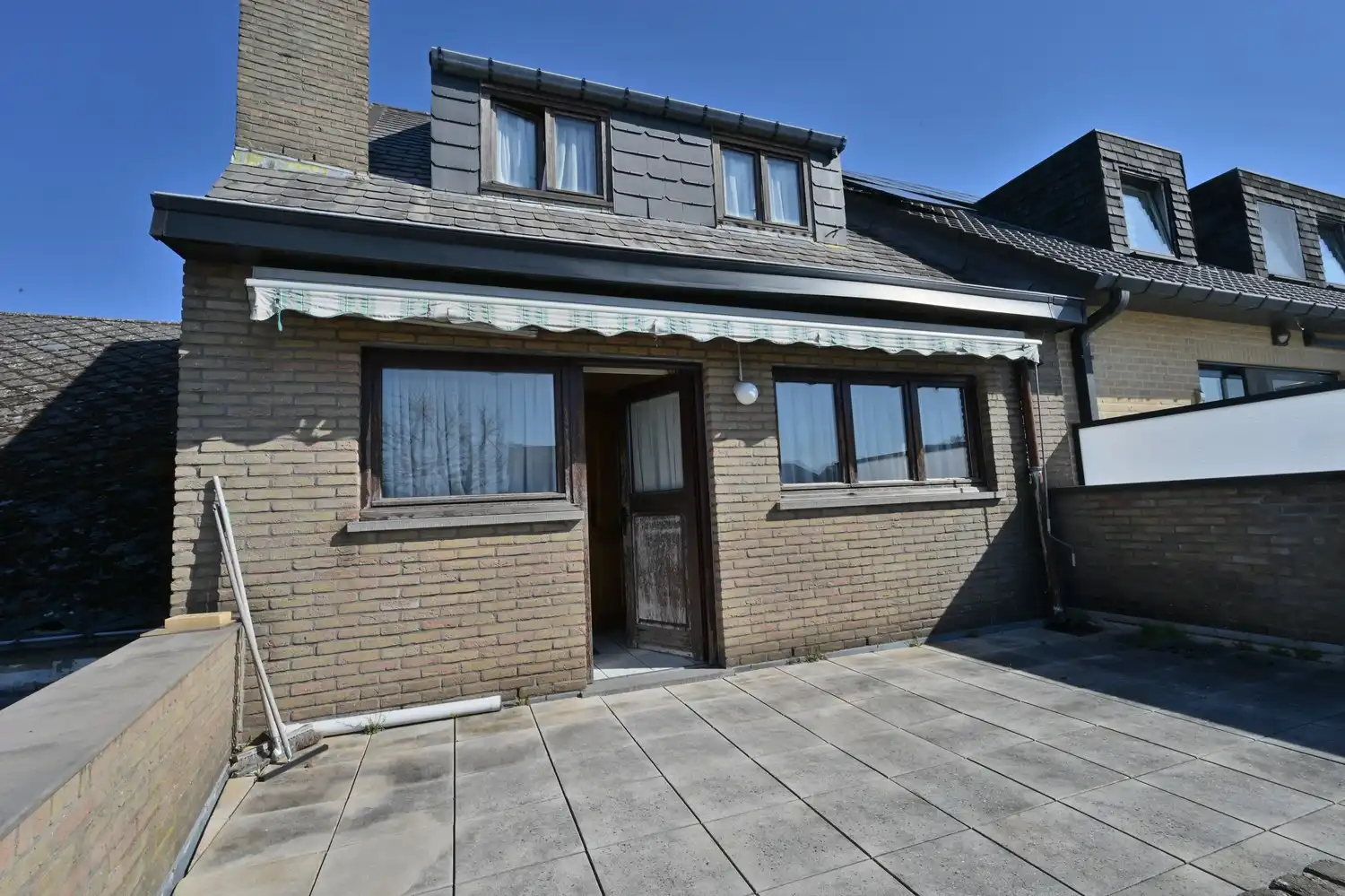 Op te frissen woning met atelier in het centrum van Lananken foto 3