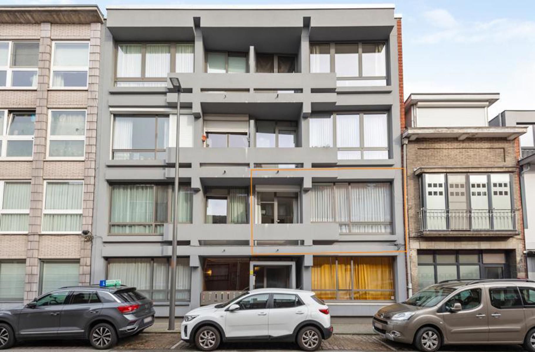 Ruim 2 slpk-appartement op de 1ste verdieping foto {{pictureIndex}}