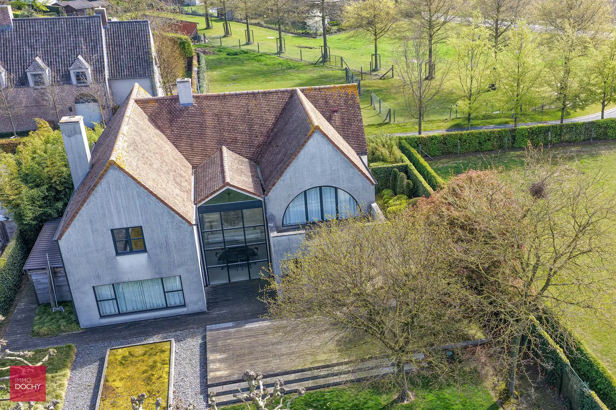 Rustig gelegen vernieuwde villa foto 4