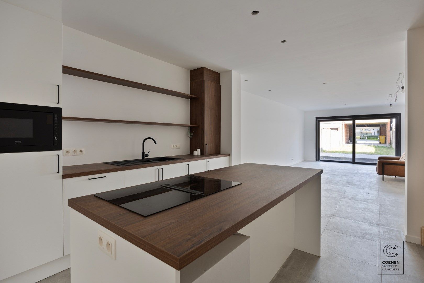 Prachtig, volledig gerenoveerde woning met 3 slaapkamers op een toplocatie te Turnhout! foto {{pictureIndex}}