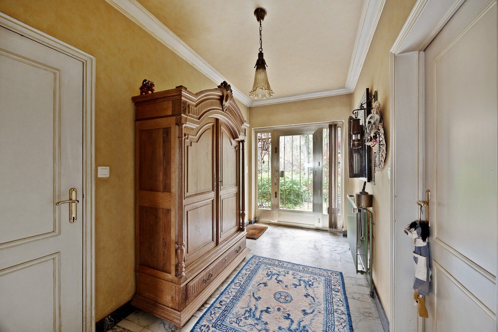 Open bebouwing met grote garage of magazijn, gelegen volledig in het groen en ingericht met een 'charme-authentiek-interieur' foto 14