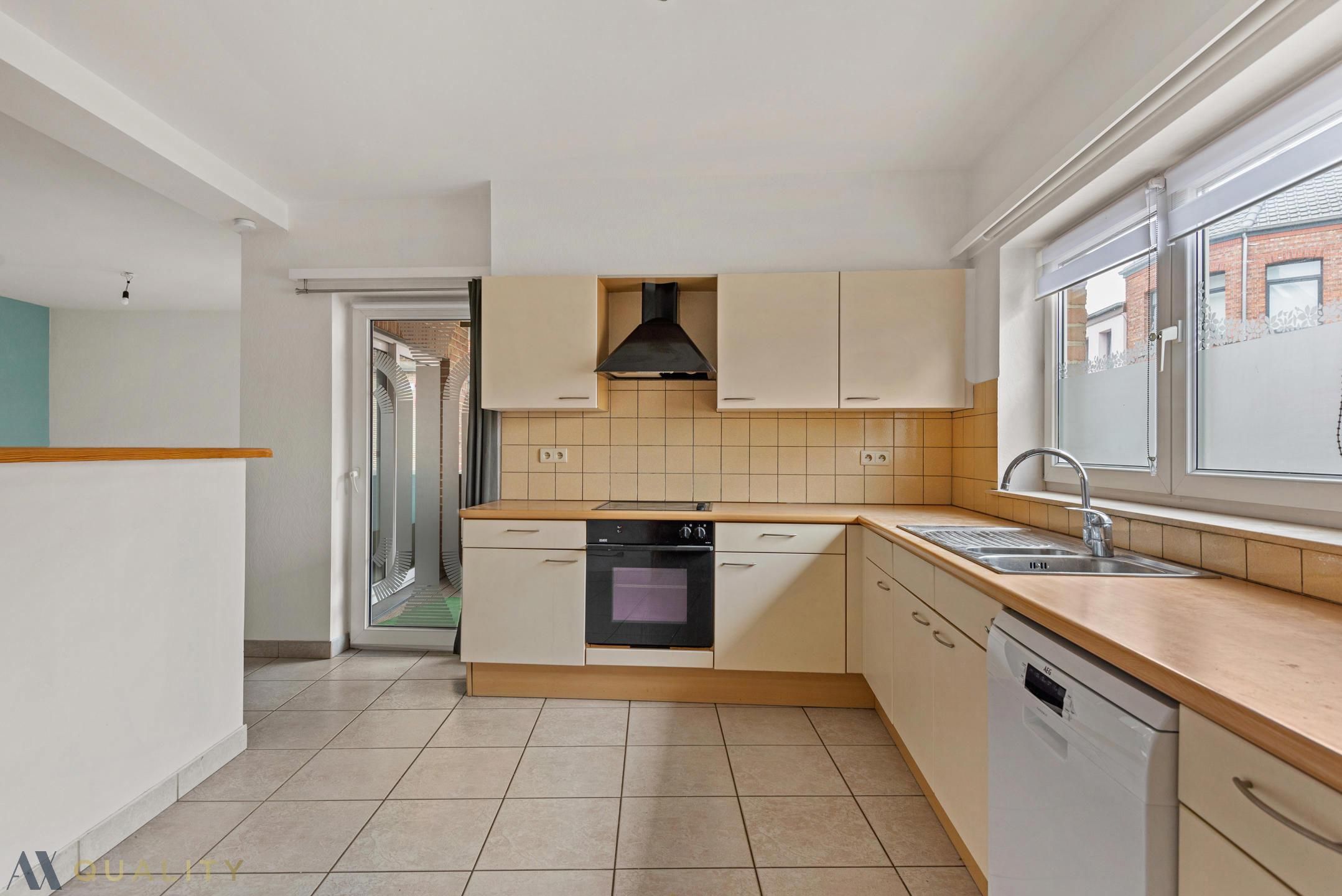 Nabij het station van D'monde gel., gelijkvl. 3 slpk-app. met 2 badk. en gar.  foto 11