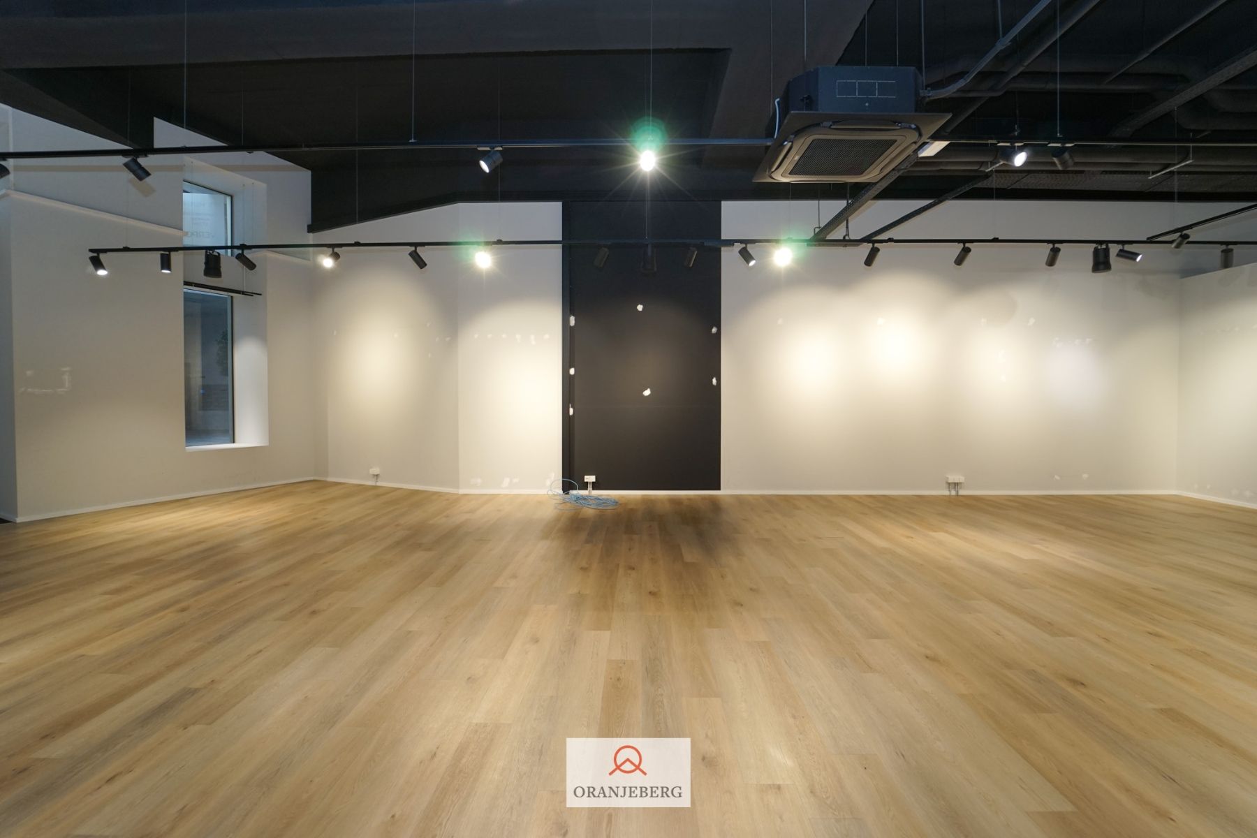 Stijlvol handelspand te huur omgeving Kouter foto 9