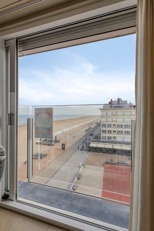 Panoramisch hoekappartement te koop op de Zeedijk van Sint-Idesbald! foto 13