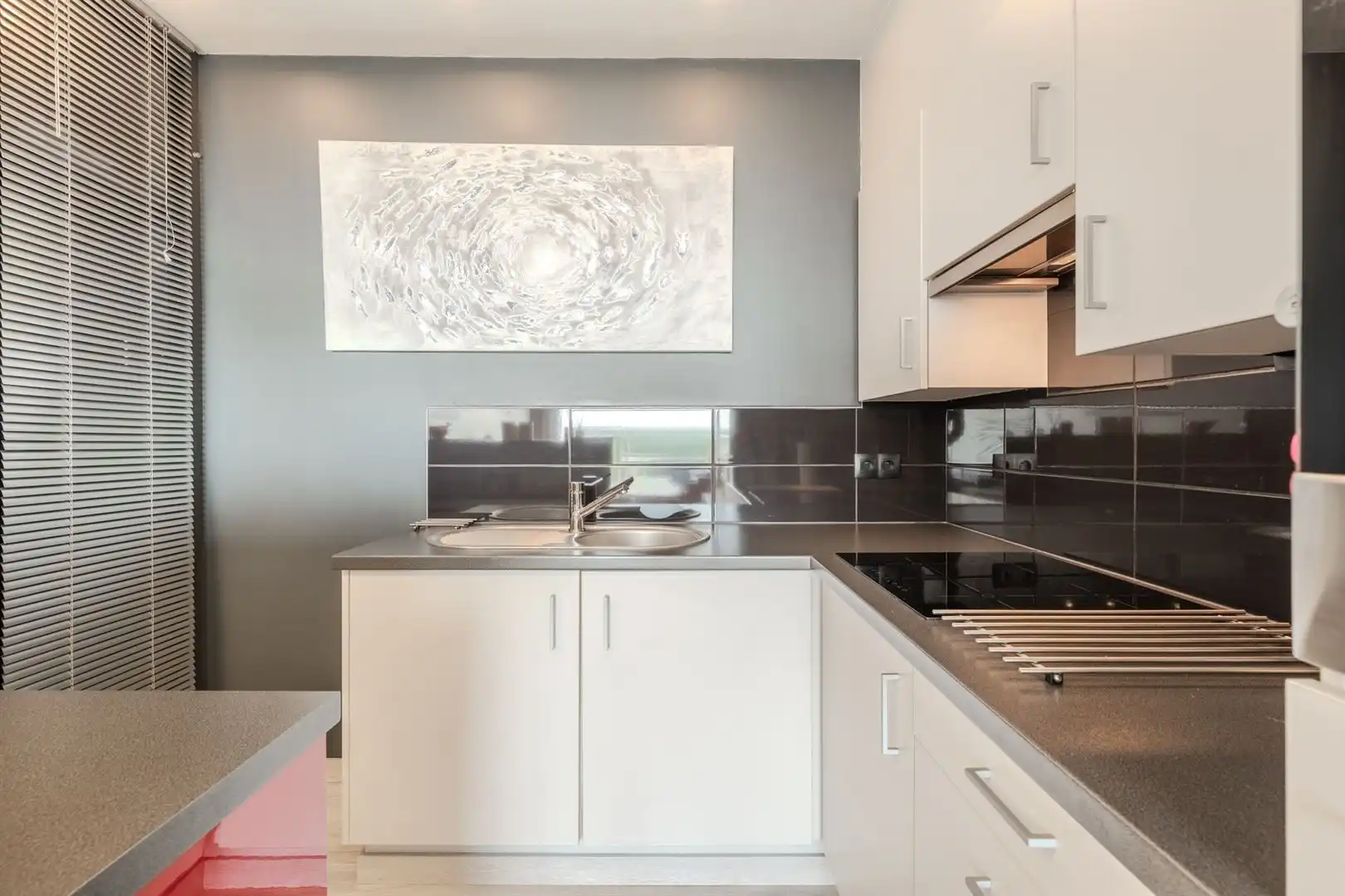 Ruim vernieuwd appartement zuidgericht met unieke zichten foto 8
