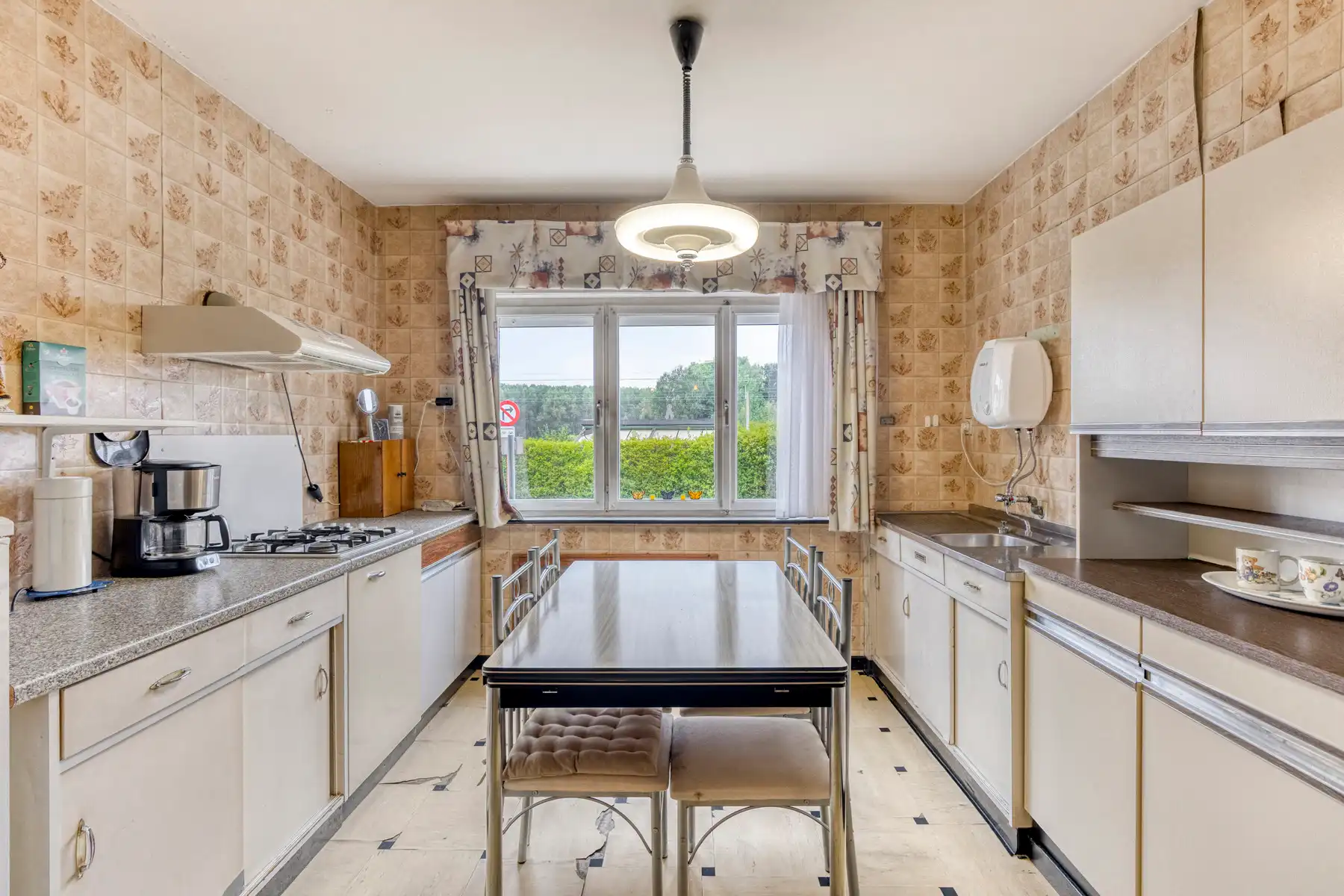Te renoveren HOB met 3 slpk, garage en veel potentieel foto 9