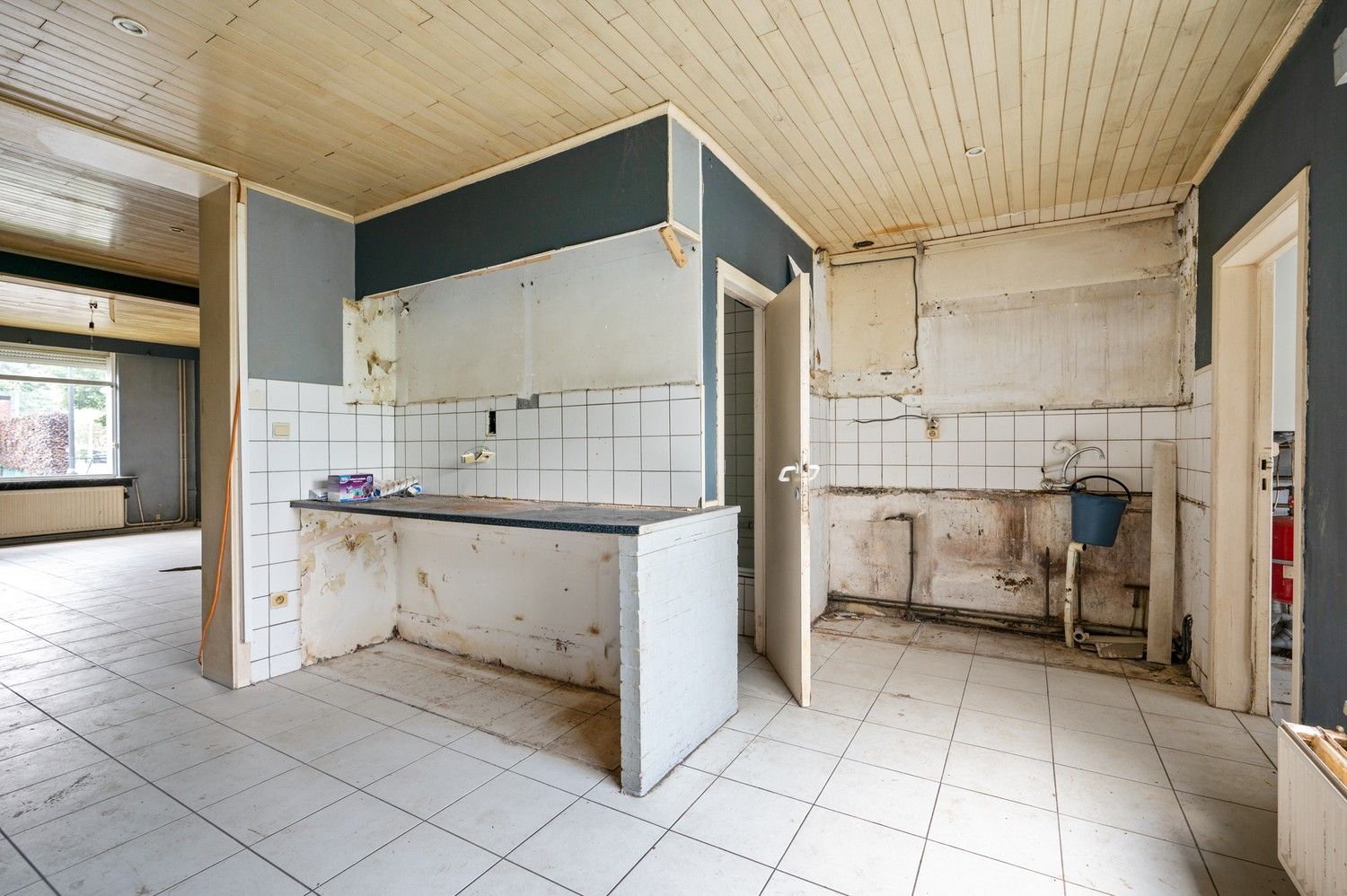 Charmante te renoveren rijwoning met veel potentieel op gunstige locatie in Lier foto 8