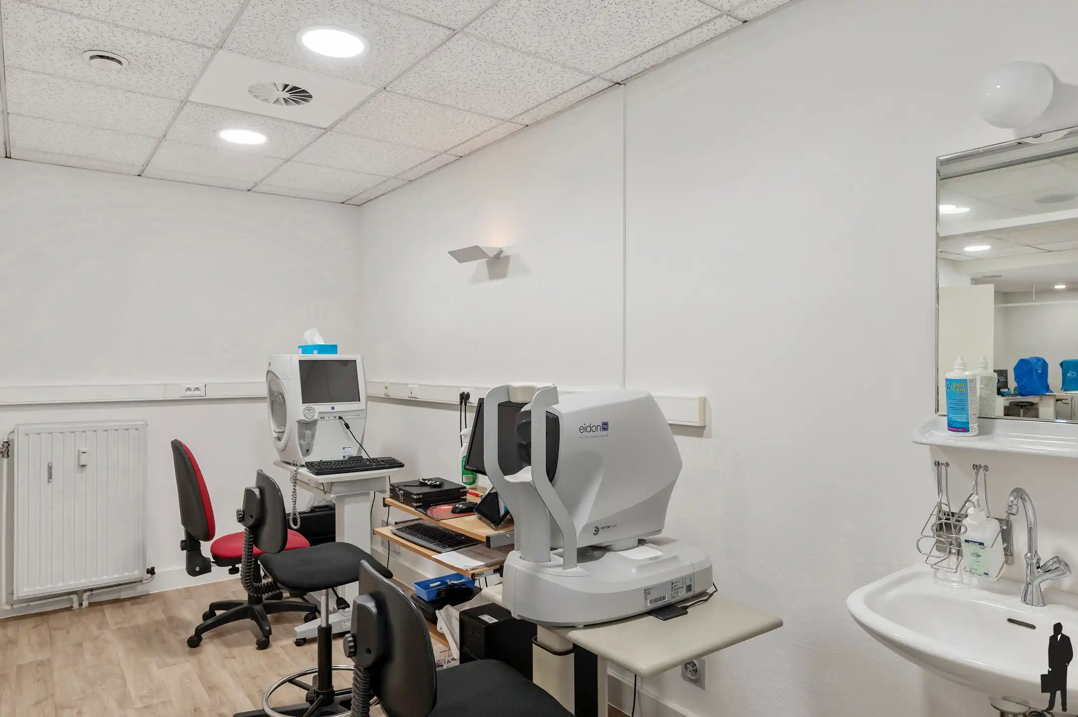 Goed onderhouden dokterspraktijk met 3 studio’s en 14 staanplaatsen foto 9