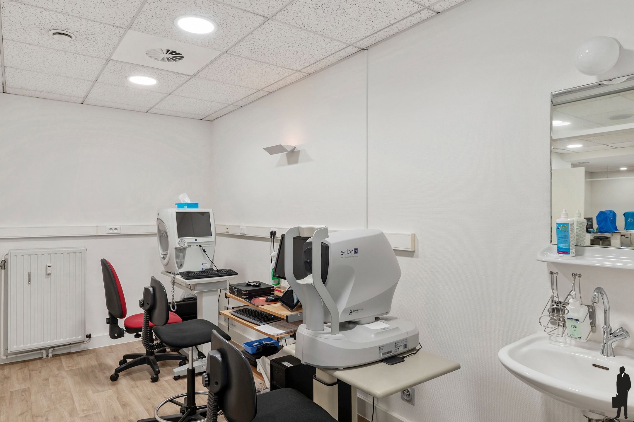 Goed onderhouden dokterspraktijk met 3 studio’s en 14 staanplaatsen foto 9