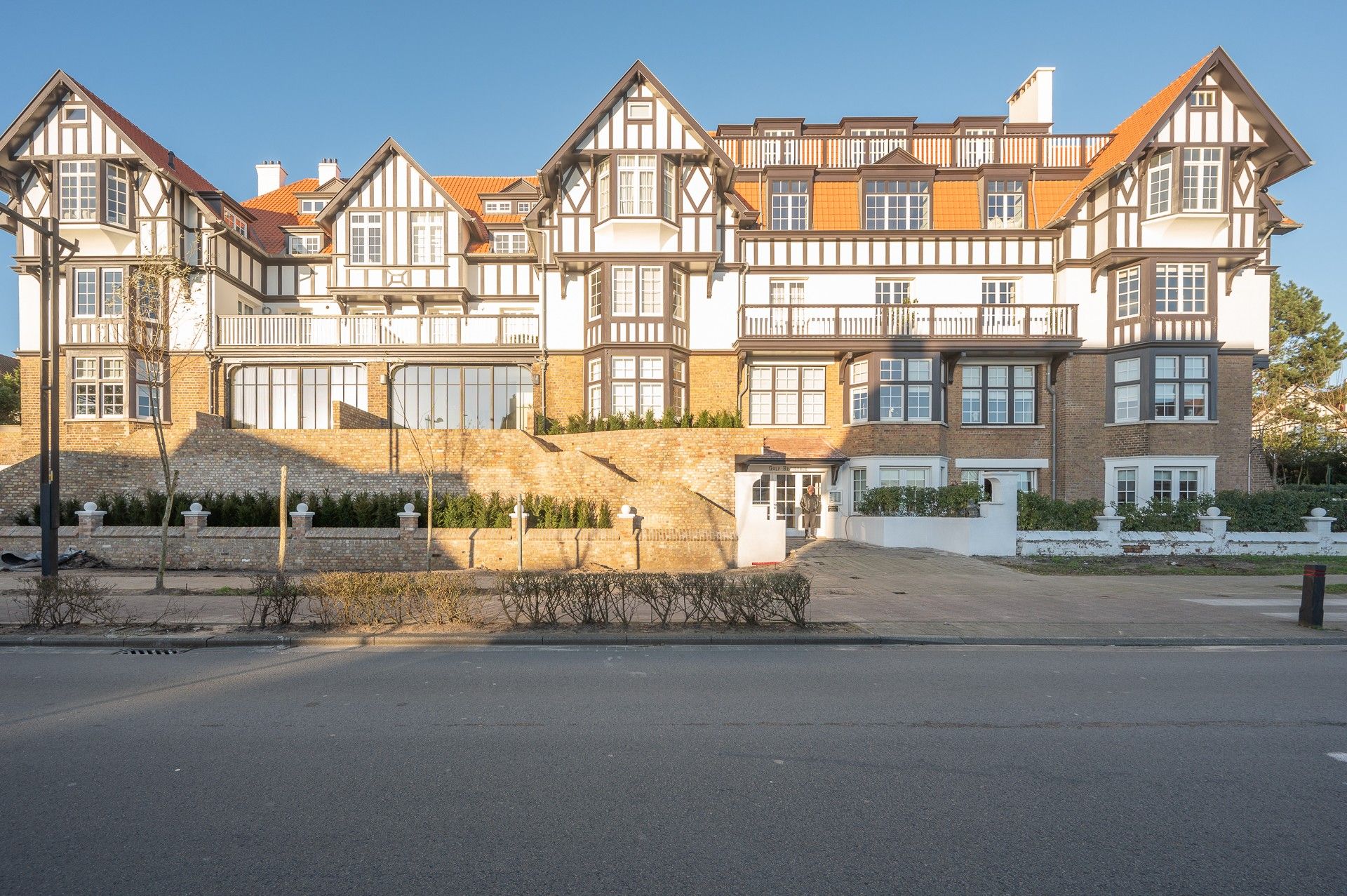 Ongemeubeld: gelijkvloers appartement in de standingvolle residentie Golf! foto {{pictureIndex}}