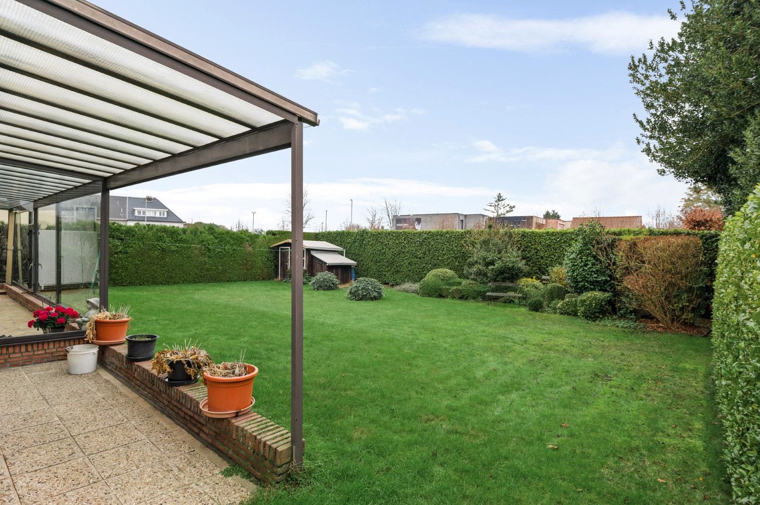 GOED ONDERHOUDEN LAAGBOUW VILLA OP TOPLOCATIE! foto 16